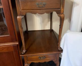 #21	Global Furn. End Table w/1 drawer & q/a legs - 20x24x25 (set of 2)	 $150.00 			
