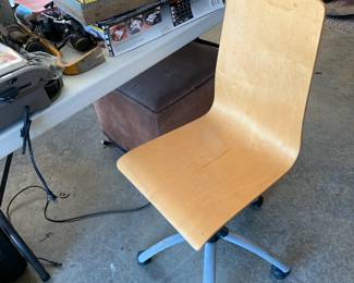 #204	Lea Furniture Swivel Rolling Adjustable Desk Chair	 $75.00 			
