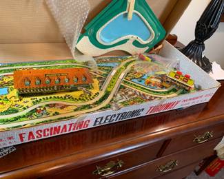 #103	Fascinating Electronic Thruway No 482 - vintage Metal Trainset	 $50.00 			
