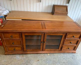 #192	Havertys tv console, 6 drawers, 2 glass doors w/ 2 shelves, heavy, you move 72x25x29	 $150.00 			
