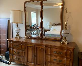#39	Stanley 9 drawer dresser w/Mirror - 79x20x33  Mirror 50x47 (has chip)	 $150.00 			

