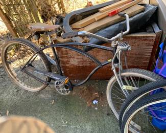 #242	Vintage Schwinn Deluxe Cruiser	 $80.00 			
