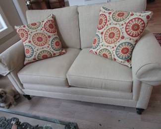 Ethan Allen newer loveseat, decorator pillows