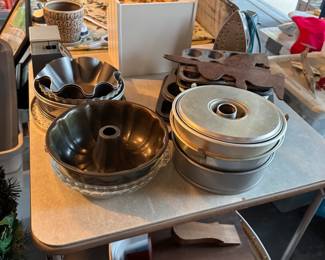 Lots of cooking and baking supplies