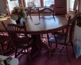 Made in USA, Oak Table & 6 Oak Chairs
Excellent Condition! $300