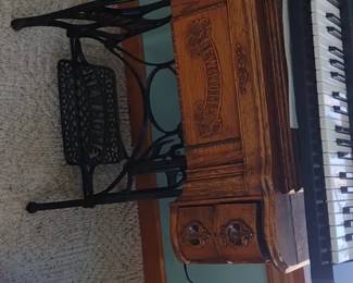 New Home Sewing machine and cabinet $5