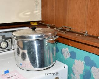 412Second Kitchen LL