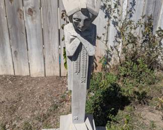Frank Lloyd Right Statue 