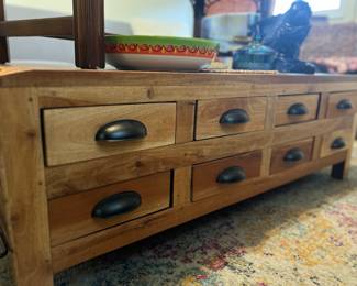 Drawers on both sides, solid wood.