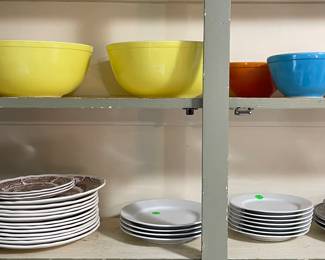 Pyrex bowls