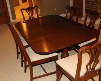 Dining room table 1940s mahogany with 8 chairs, pads