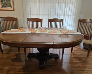 Pedestal dining table with leaf and 4 chairs 