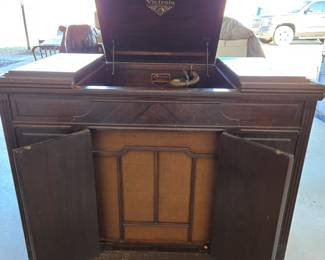 Victrola record player with built in speaker 