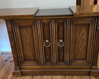 Drexel expandable serving buffet