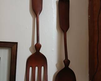 METAL FORKS AND SPOONS