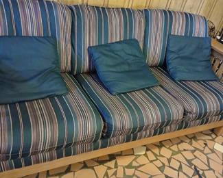 Flexsteel AMISH MOUNT HOPE MISSION SOFA EXCELLENT CONDITION  ORIGINAL PRICE 3400.00