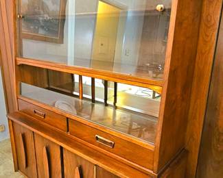 Great Condition Mid Century Modern Hutch / Buffet Atomic Design Cabinet.