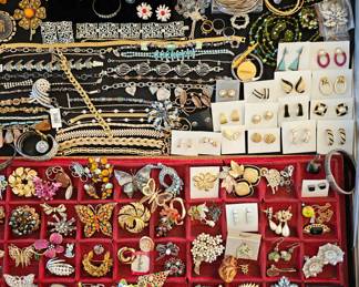100's upon 100's vintage Women's & Men's jewelry, watches and MORE !