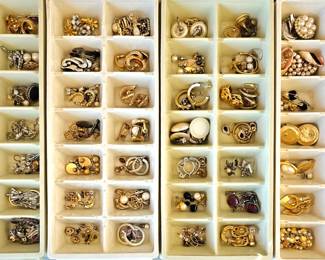100's upon 100's vintage Women's & Men's jewelry, watches and MORE !