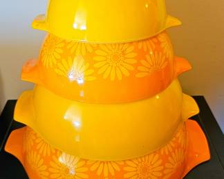 Vintage Pyrex Yellow Orange Sunflower Daisy Nesting / Mixing Bowl Set of 4.