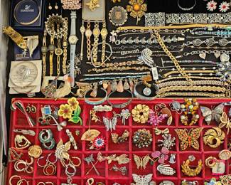 100's upon 100's vintage Women's & Men's jewelry, watches and MORE !