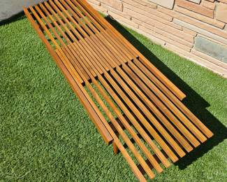 Mid Century Modern Extending Slat Bench / Coffee Table. (Great Condition)