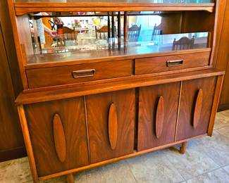 Great Condition Mid Century Modern Hutch / Buffet Atomic Design Cabinet.