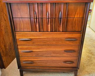 Fabulous Mid Century Modern 6 Piece Bedroom Suite.