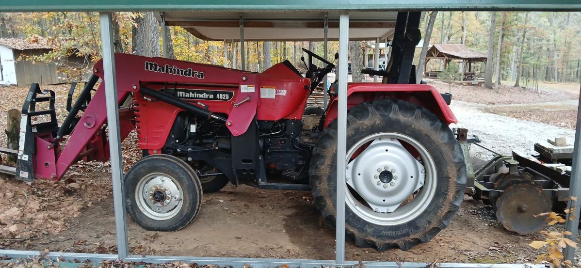 2013 Mahindra 4025 with front end loader with quick connect, 3 point hitch and pto. Tires are in very good condition.   Has 987 hours