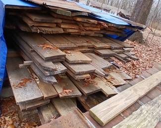 Oak rough cut lumber seasoned