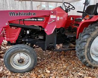 2013 Mahindra 4025.  987 hours with front lift