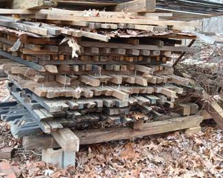 Large amount of spindles all kind of uses