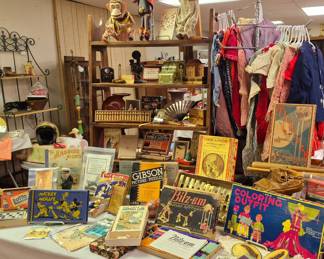 Much vintage children's games, puzzles and much miscellaneous toys.
