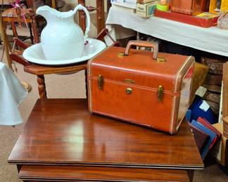 Vintage 3 stack table set