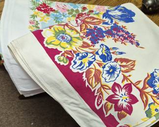 Vintage tablecloths-like new!!