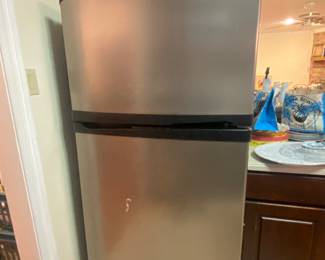Stainless steel WHIRPOOL REFRIGERATOR WITH TOP FREEZER
