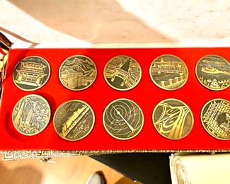 Set of Chinese commemorative coins of various architectural landmarks 