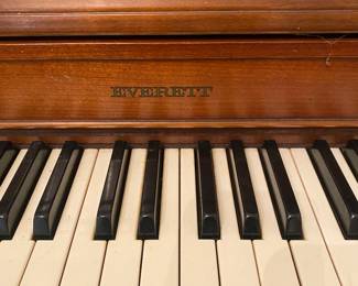 Everett piano 