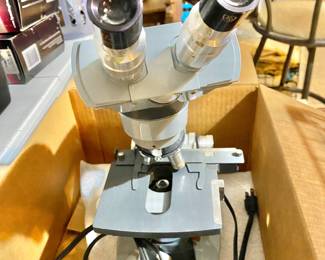 AMERICAN OPTICAL MICROSCOPE