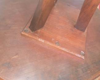 Federal style candlestand in solid mahogany -underside 