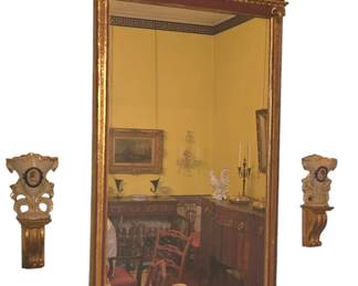 Lovely Italian Neoclassical parcel giltwood and painted mirror. First half 19 century with English neoclassical porcelain on gilt wood corbels