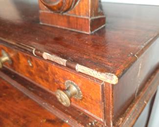 Detail of a fine federal carved mahogany and birds eye maple chest of drawers, Massachusetts. Attributed to John and Thomas Seymour, Boston. First quarter 19th century. 