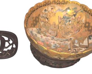 Japanese steel tsuba guard for Samurai sword with Satsuma gilded and hand painted bowl.