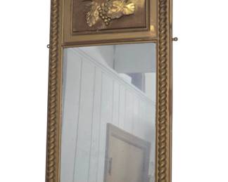 Federal carved gilt wood mirror. First quarter 19th Century