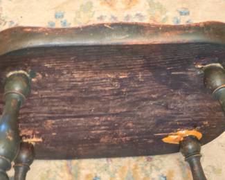 Rare and unusual Windsor stool. Probably New England, late 18th century - underside