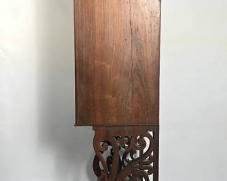 And, a great example of Victorian scrollwork. Fancy, fancy.