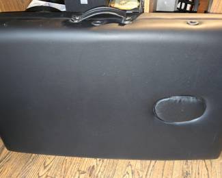 Portable massage table 
