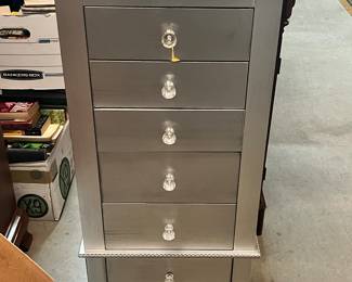 Very nice jewelry box with plenty of storage