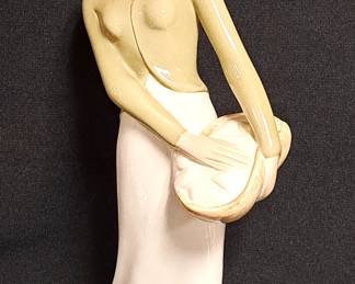 ITALY FIGURINE LADY W BASKET