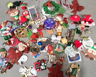 CHRISTMAS ORNAMENT LOT